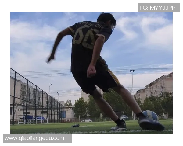 足球长传技巧解析如何提升球队战术执行力与进攻效率 足球长传技巧解析如何提升球队战术执行力与进攻效率